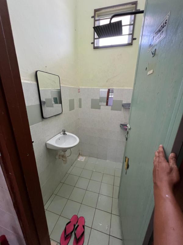 NH1 Homestay Gong Badak - image 7