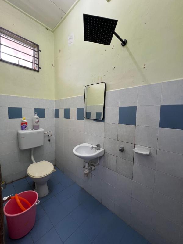 NH1 Homestay Gong Badak - image 8