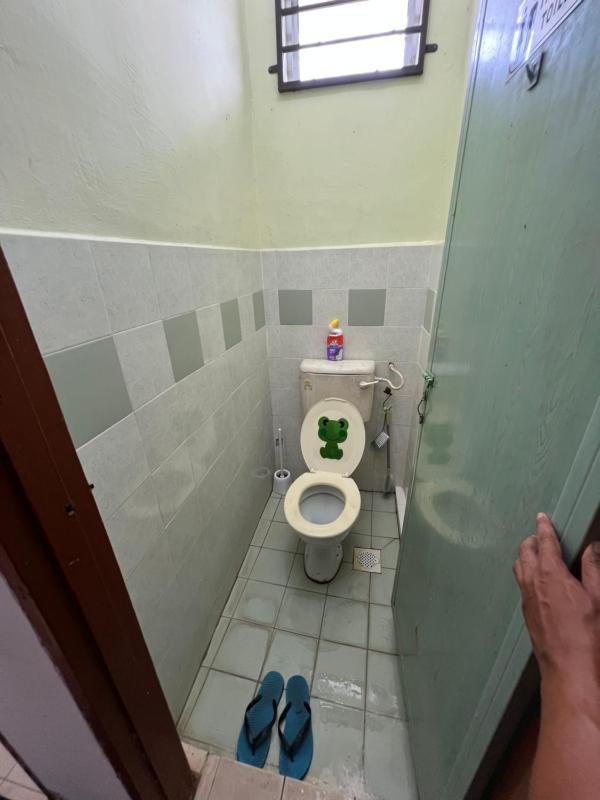NH1 Homestay Gong Badak - image 11