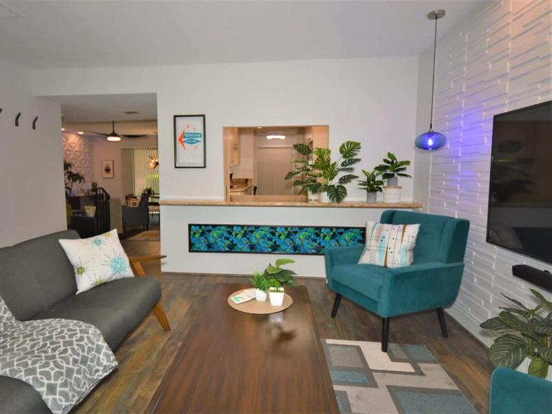 Midtown Mid-Century Hideaway - image 24