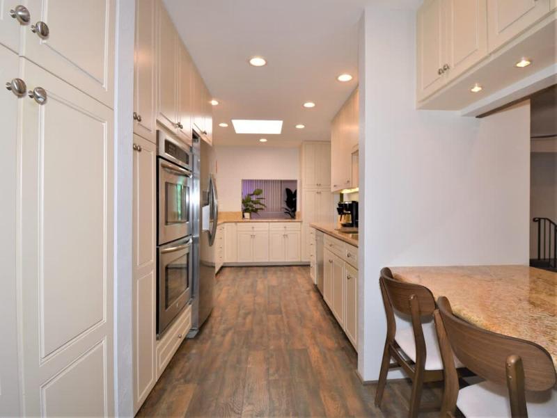 Midtown Mid-Century Hideaway - image 10