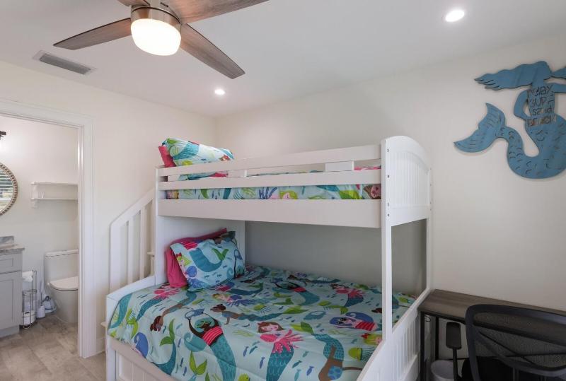Surf Riders home - image 21