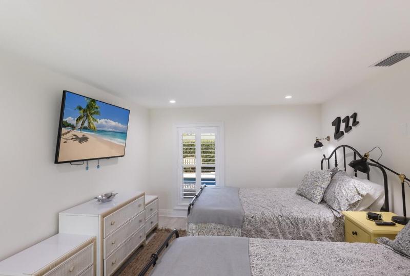 Surf Riders home - image 32