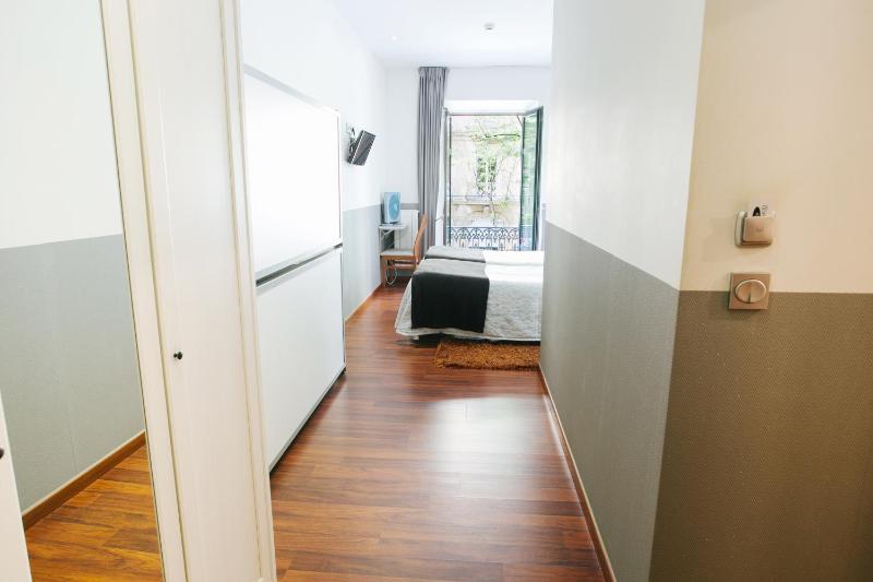 Double or Twin Room with City View image 3