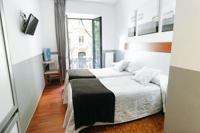 Double or Twin Room with Cathedral Views  image 4