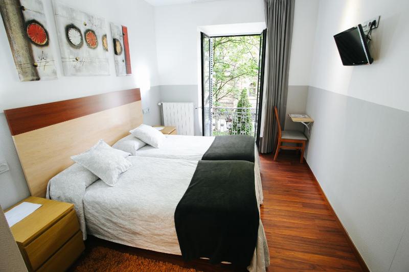 Double or Twin Room with Cathedral Views  image 3
