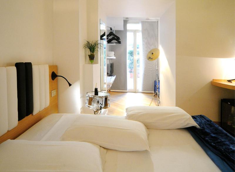 Family Room (2 Adults + 2 Children) image 3
