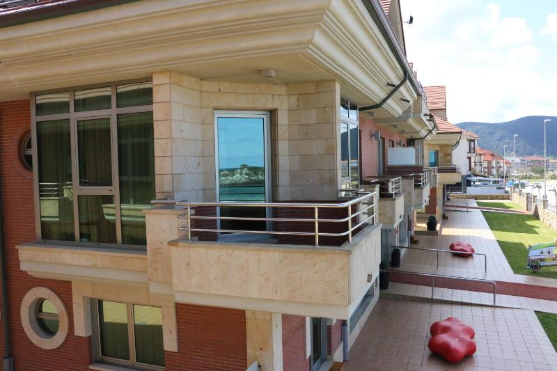 Deluxe Twin Room with Sea View image 2