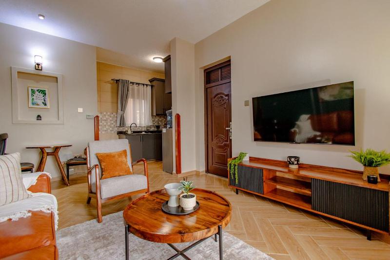 Eclectic 1BR in Ntinda with fast WiFi plush queen bed & is WFH friendly - image 13