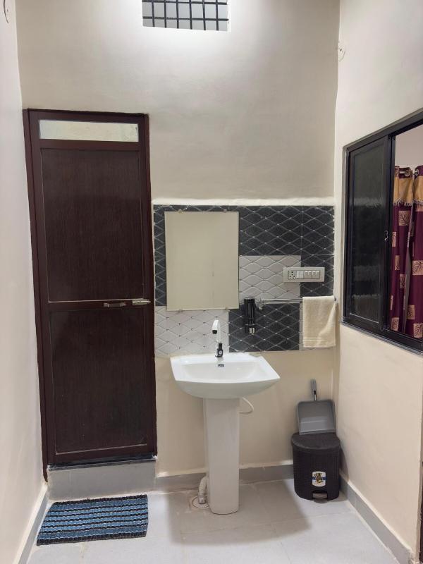 Akshat Home Stay - image 14