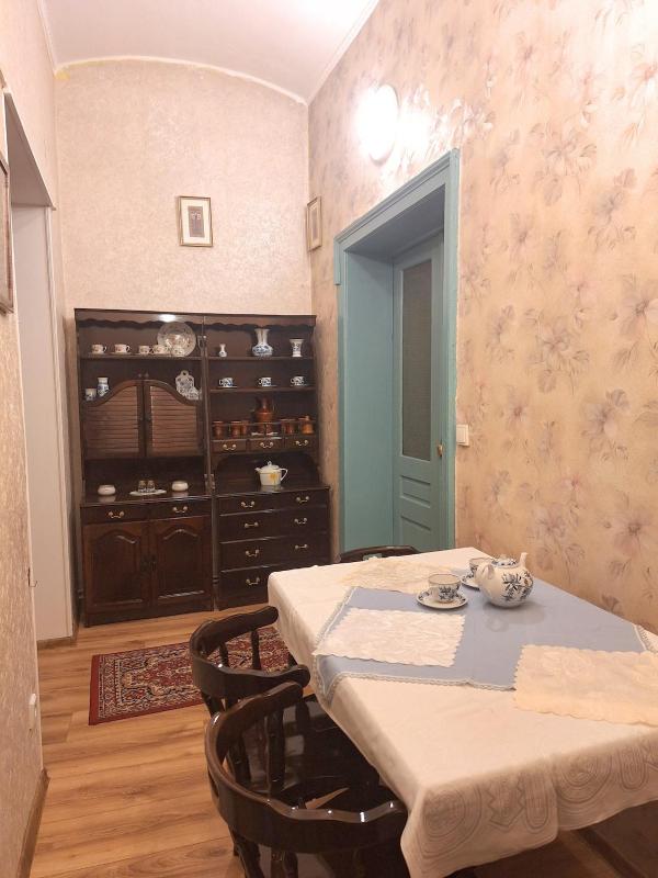 Prime Location Luxury Flat - image 19