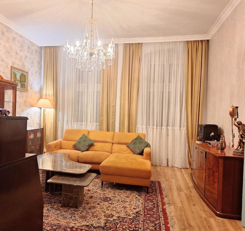 Prime Location Luxury Flat - image 15