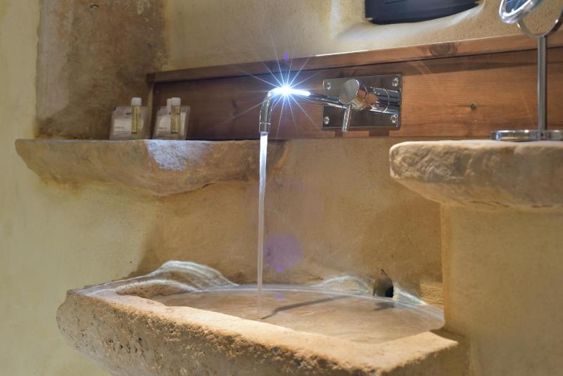 Double Room with Private Bathroom image 3