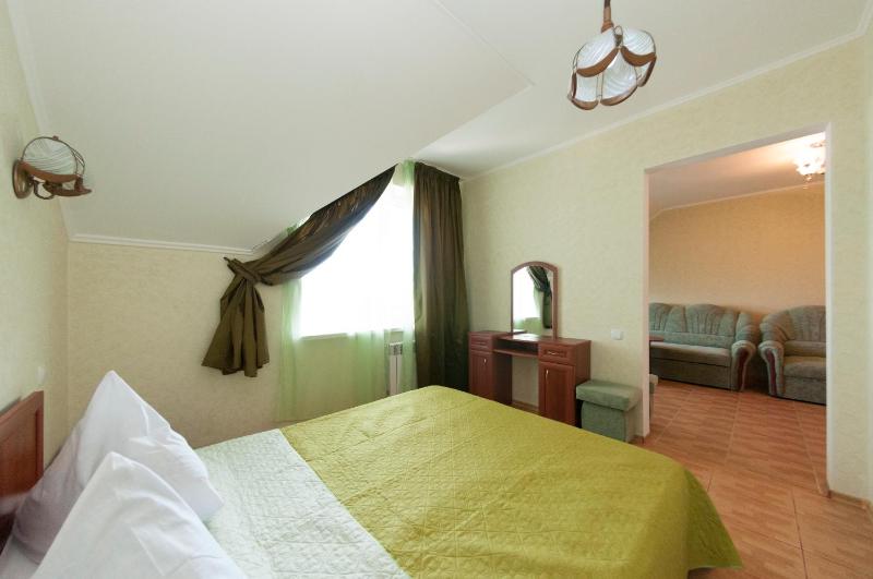 One-Bedroom Suite image 3