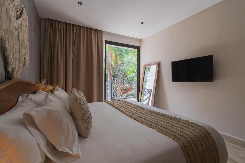 La Bohème Ultra-Luxe Condo - image 9