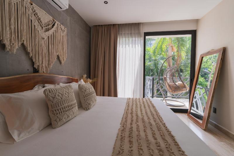 La Bohème Ultra-Luxe Condo - image 15