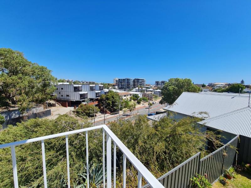 Blue Waters - 1bed Gateway to Scarborough Beach - image 15