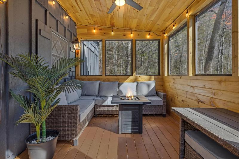 High Top Cabin cabin - image 19