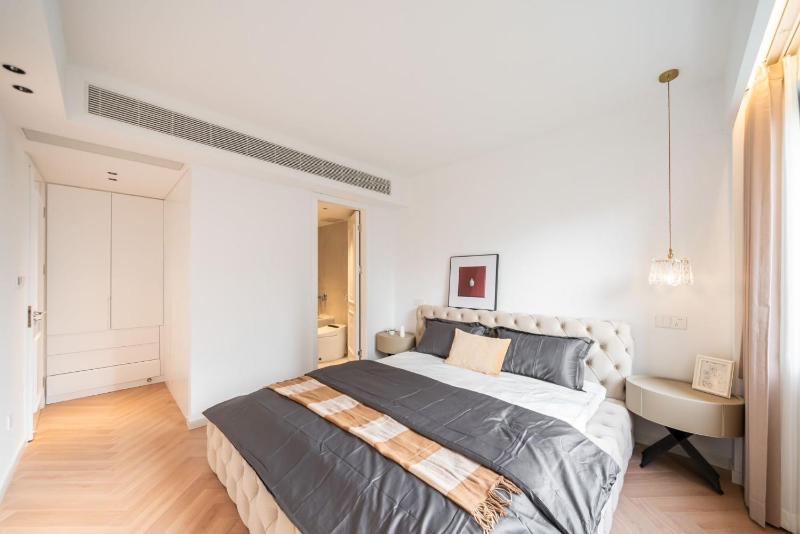 Urban Hub Superior Suite 3 bedrooms near the People's Square include Garden - image 13