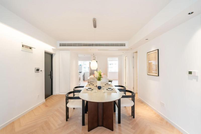 Urban Hub Superior Suite 3 bedrooms near the People's Square include Garden - image 8