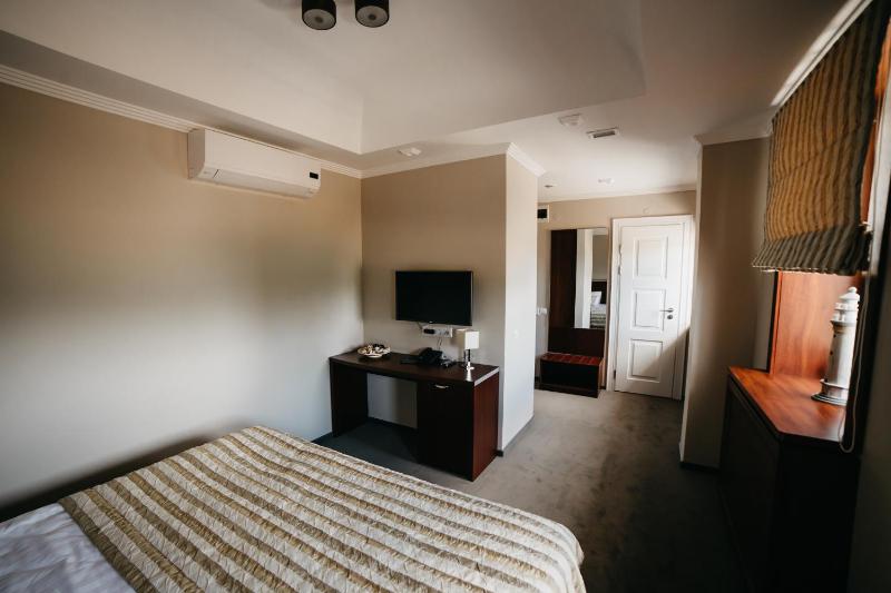 Double Room image 3