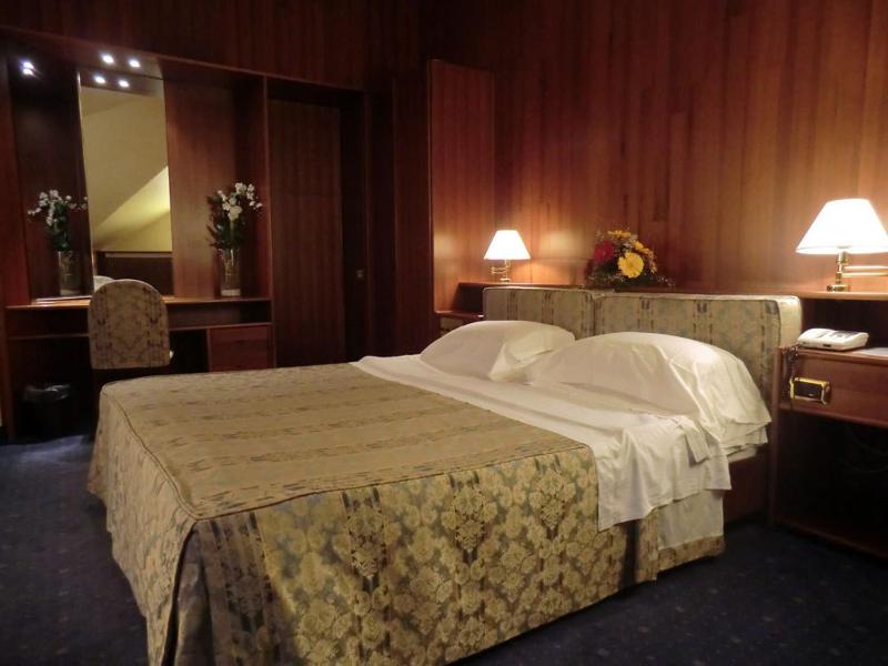 Large Suite image 1