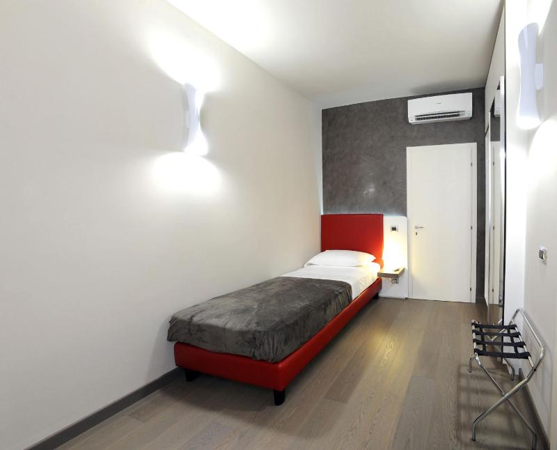 Single Room with Private Bathroom image 2