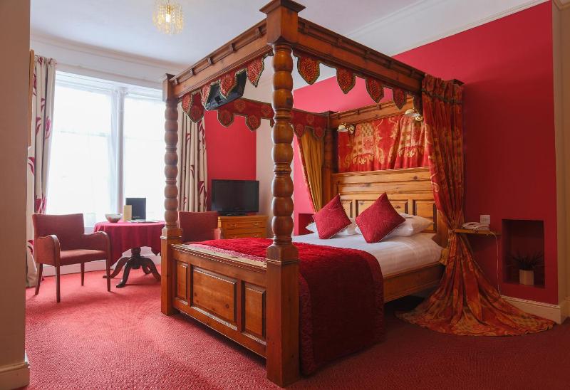 Double Room with Four Poster Bed image 1