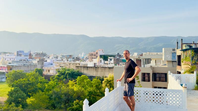Hotel White House - A Family Homestay - image 16