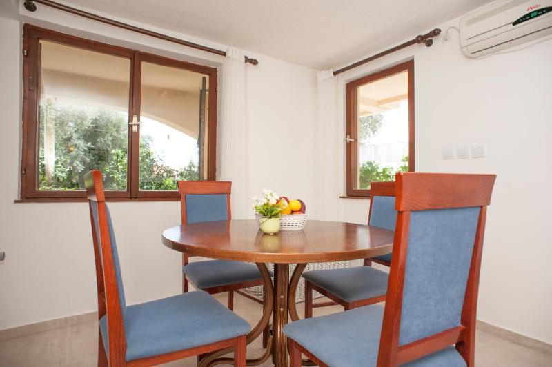 Comfort One-Bedroom Apartment (4 Adults)  image 2