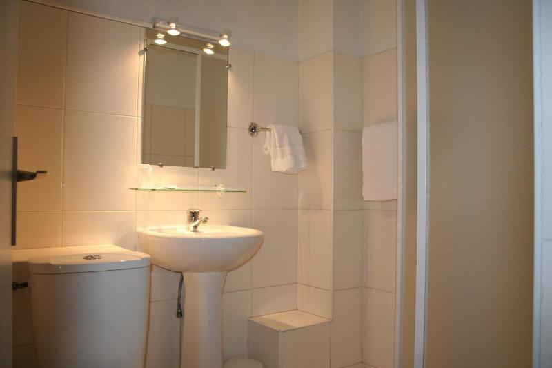 Single Room image 3