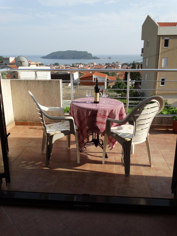 Apartment with Balcony image 3