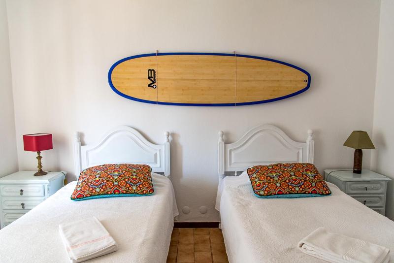 Twin Room with Private Bathroom image 3