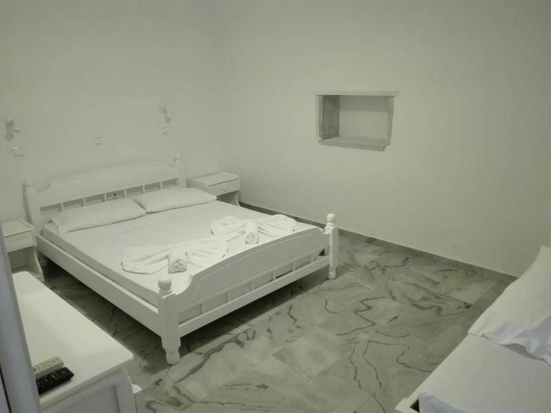 Triple Room with Courtyard Access - Ground Floor image 3