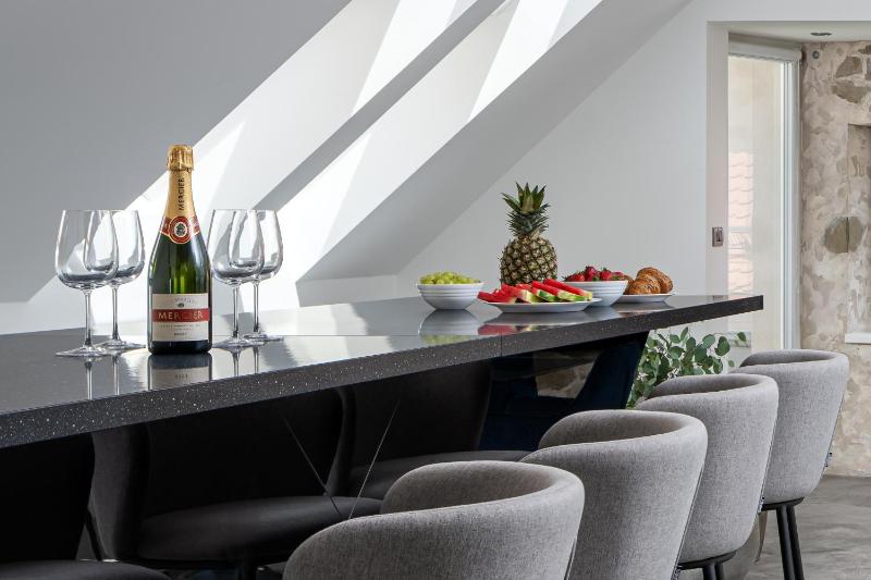 Coco Chanel Boutique Apartment by goodnite cz - image 13