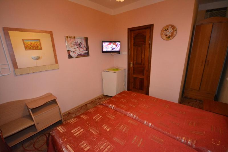 Twin Room image 2
