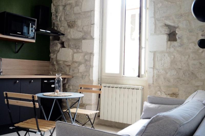 Quiet nest with terrace in the city center - image 2