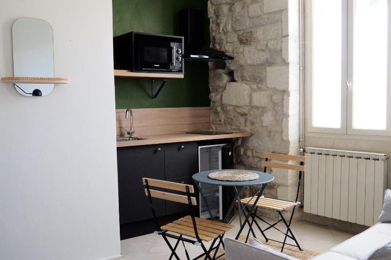 Quiet nest with terrace in the city center - image 3