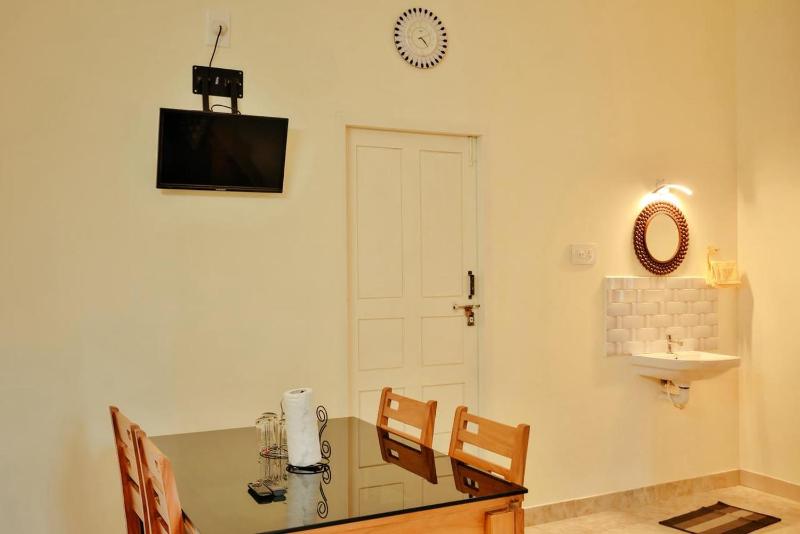 Akasha Nila Heavens 2 BHK Homestay - Top floor - image 14