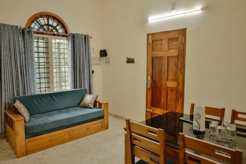 Akasha Nila Heavens 2 BHK Homestay - Top floor - image 17