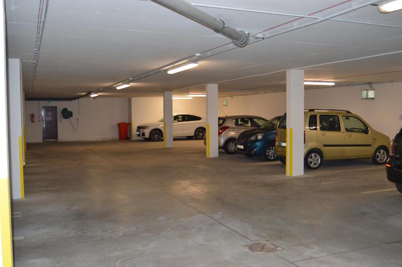 Single Room with Bathroom image 2