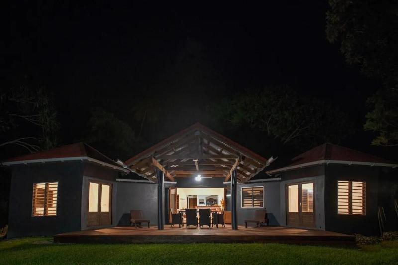 Angels Beachhouse - Beachfront fast internet Queen beds new owners - image 10