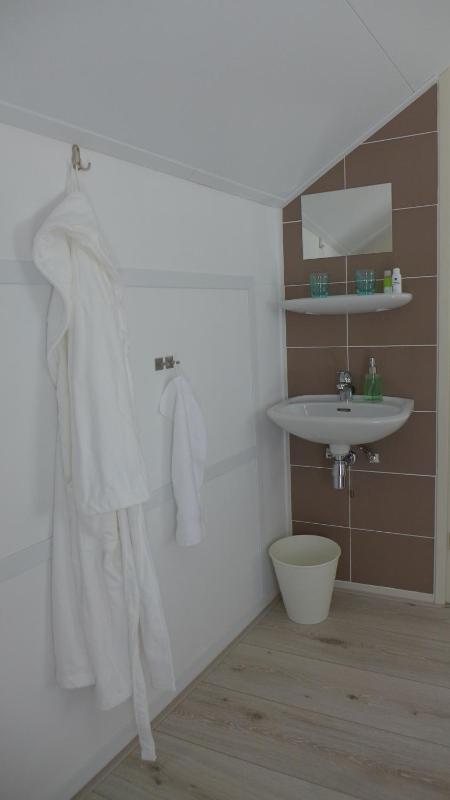 Double Room image 3