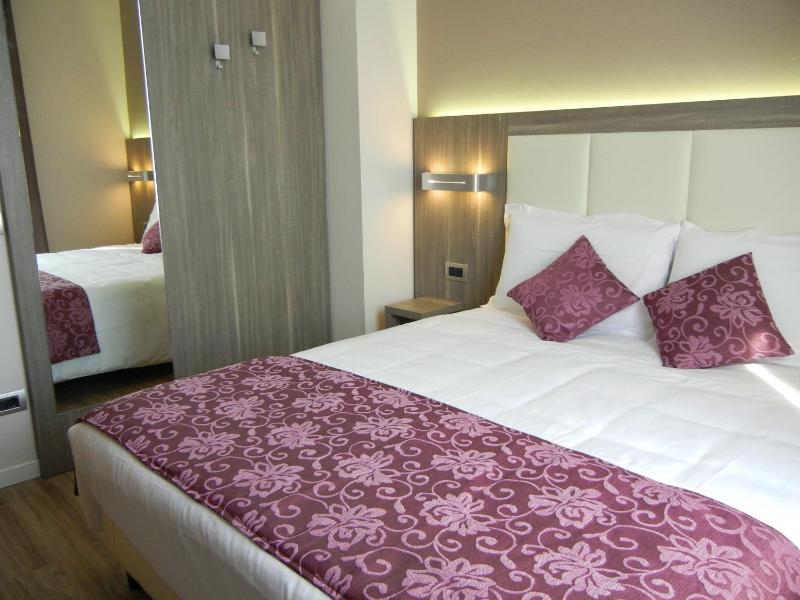 Executive Double Room image 4