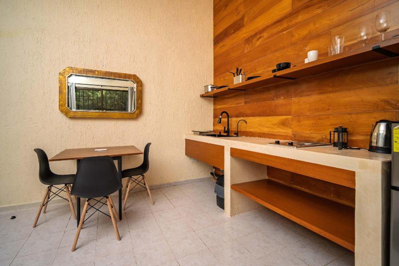 Bright & Spacious Ground Floor Suite Casa Jurel - image 4