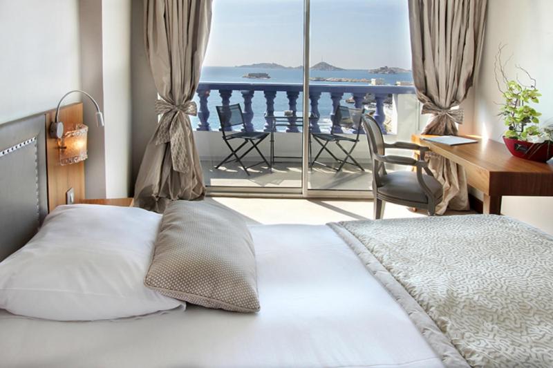 Superior Double Room with Sea View image 4