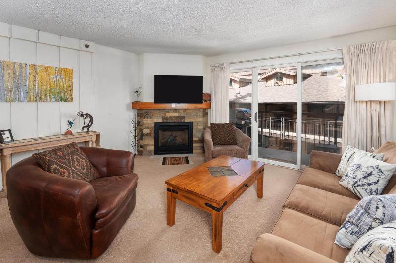 Crestwood 2214 Standard 1 Bedroom - image 3