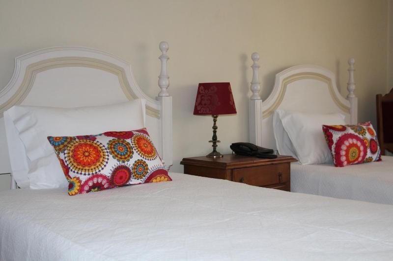 Twin Room image 3