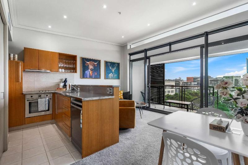 Viaduct Harbour 2BR w Full Comforts Zodiak Stays - image 10