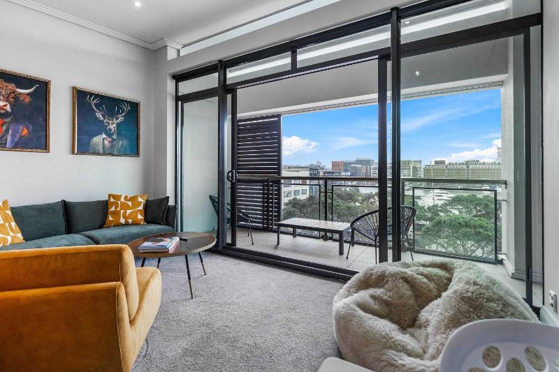 Viaduct Harbour 2BR w Full Comforts Zodiak Stays - image 12